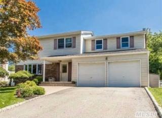 28 Sherry Ln, Hauppauge, NY 11788-2720