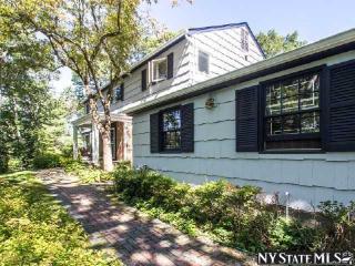 3 Tuxedo Dr, Huntington Station, NY 11747-2408