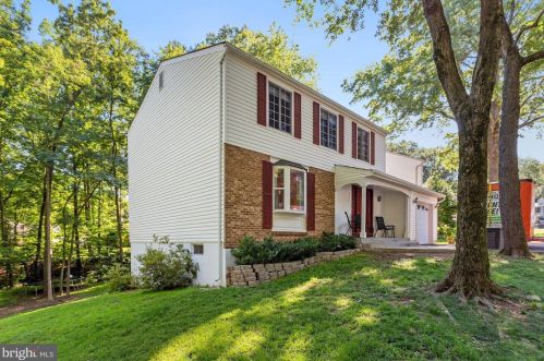 8287 Morning Dew Ct, Springfield VA  22153-3812 exterior