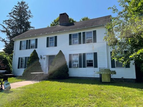 562 Middle Tpke, Manchester, CT 06040-2729
