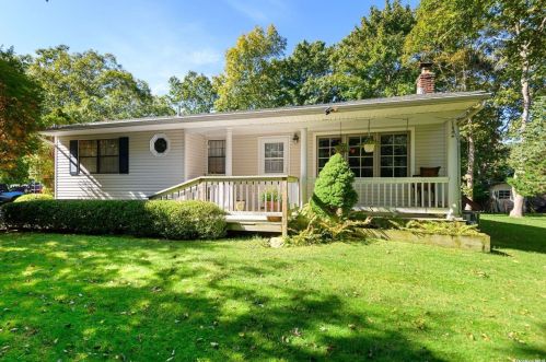 5 Seabright Ave, East Hampton, NY 11937-1864