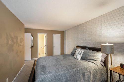 2411 Unity Ave, Minneapolis MN  55422-3449 exterior