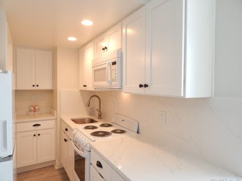 60 Strawberry Hill Ave, Stamford CT  06902-2600 exterior