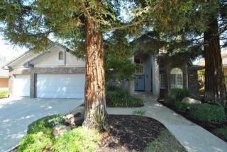598 Woodhaven Ln, Fresno, CA 93720-1284