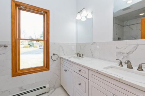 1 Lenni Lenape Ct, Stony Point NY  10980-3438 exterior