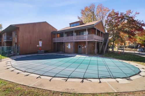 15 Riverview Dr, Bridgeport CT  06606-5934 exterior
