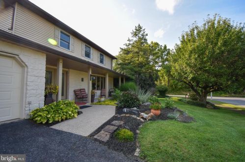 1270 Firethorne Dr, Easton, PA 18045-7420