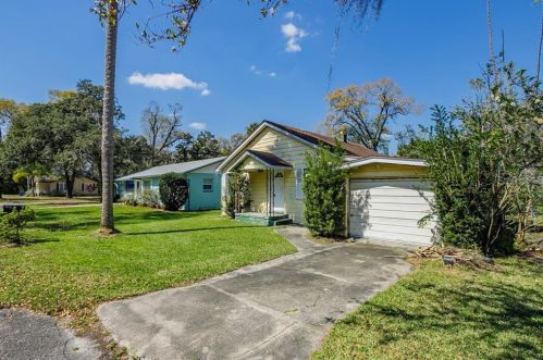 251 Palmetto Ave, Deland, FL 32720-2235