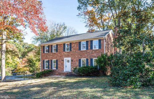 700 Winterberry Dr, Fredericksburg VA  22405-2056 exterior