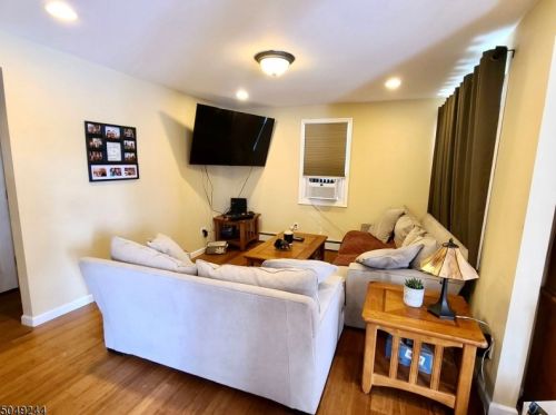 102 Dupont Ave, Hopatcong, NJ 07843-1704