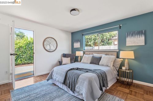 2037 19th Ave, Oakland CA  94606-4153 exterior