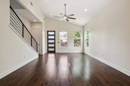 7215 Blessing Ave, Austin TX  78752-2715 exterior