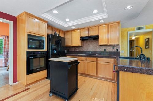 5807 Greens Dr, Riverside CA  92509-7327 exterior