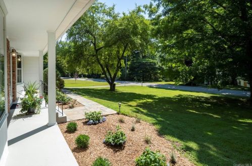 7 Carolyn Ln, Chappaqua, NY 10514-3506