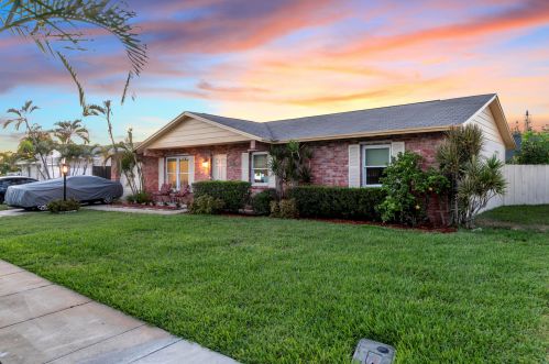3549 Taconic Dr, West Palm Beach FL  33406-4916 exterior