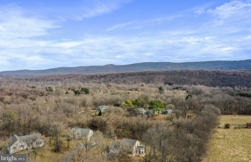 166 Hyde Park Ln, Charles Town WV  25414-4545 exterior