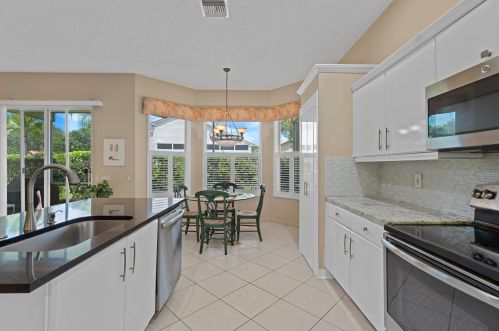 6657 Hawaiian Ave, Boynton Beach FL  33437-7020 exterior