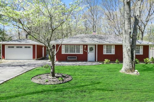 34 Bellview Ave, Brookhaven, NY 11719-9720