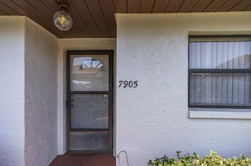 7905 Radcliffe Cir, Port Richey, FL 34668-5931