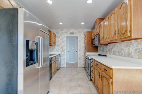 4550 Berwick Dr, San Diego CA  92117-4228 exterior