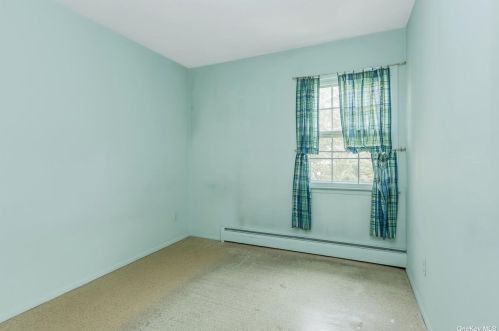 9 Foothill Ln, Elwood NY  11731-4106 exterior