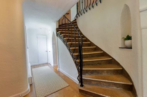 15 Oxford Rd, New Rochelle NY  10804-3712 exterior