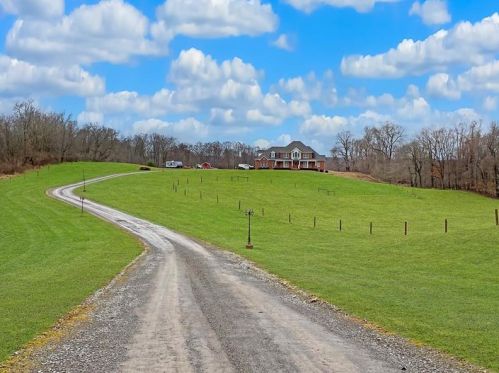 3699 State Rd, New Castle, PA 16101-8843