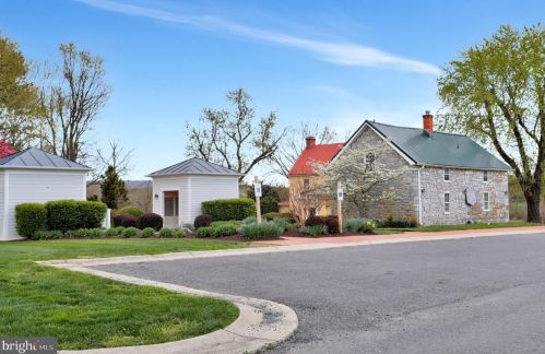 315 Lewis Washington Dr, Charles Town WV  25414-5666 exterior