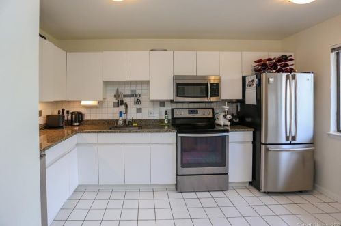 2435 Bedford St, Stamford, CT 06905-3976