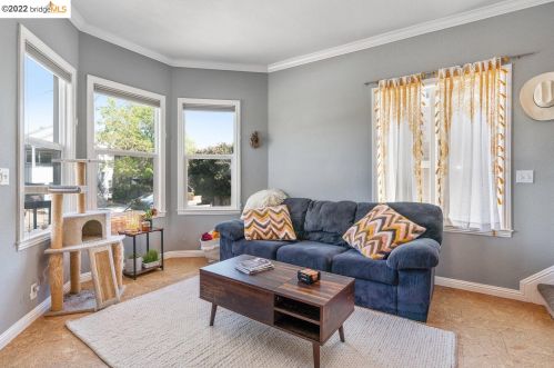 5937 Fremont St, Oakland CA 94608-2217 exterior