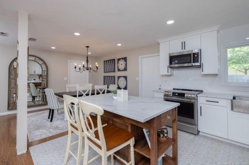 28 Talcott Rd, Glastonbury CT  06033-2919 exterior