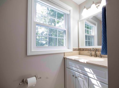 8 Cathedral Cir, Nashua NH 03063-2716 exterior