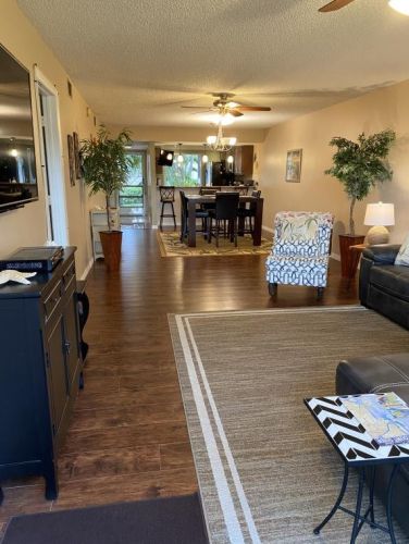 184 Palm Dr, Naples, FL 34112-6043