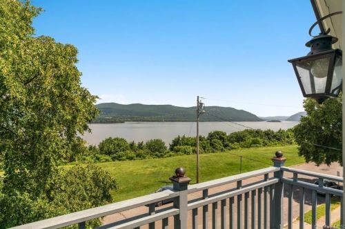 10 Bay View Ter, Newburgh NY  12550-6002 exterior