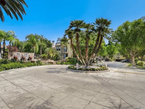 24127 Del Monte Dr, Santa Clarita, CA 91355-3825