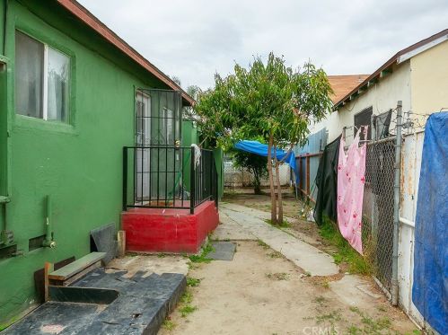 2275 Oris St, Compton CA 90222-3055 exterior