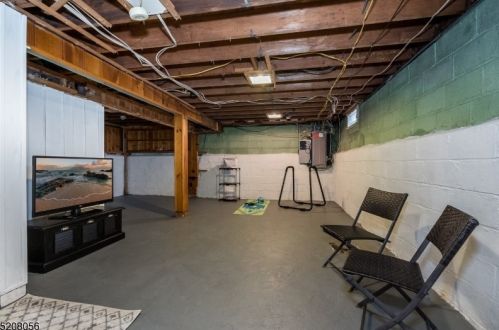 10 Overlook Ave, West Paterson NJ  07424-1917 exterior
