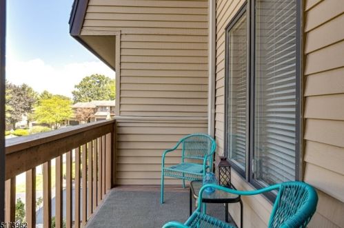 61 Woodland Dr, West Paterson NJ  07424-3707 exterior