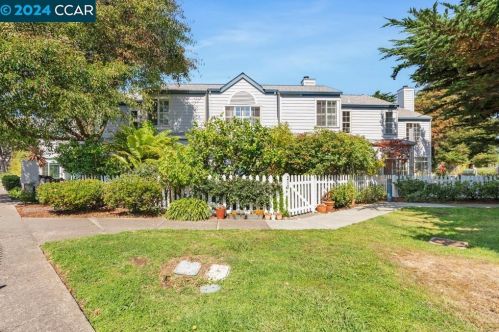 215 Commodore Dr, Richmond, CA 94804-4536