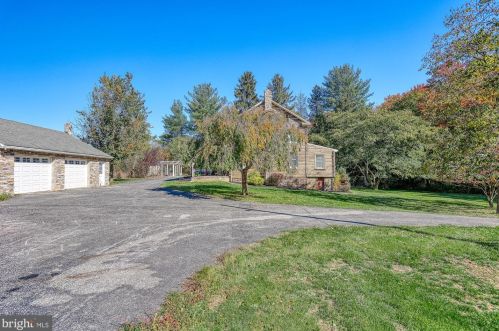 7455 Hillside Dr, Spring Grove PA  17362-8555 exterior