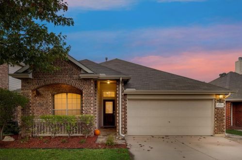 10708 Highland Ridge Rd, Fort Worth, TX 76108-6917