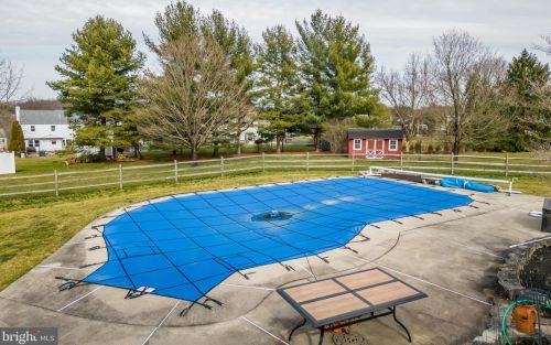 1209 Knollbrook Dr, Lansdale PA 19446-5117 exterior