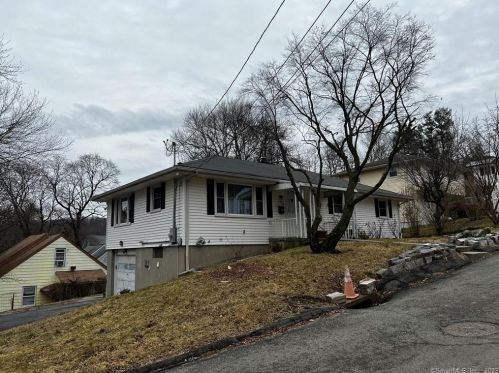 146 Bonair Ave, Waterbury, CT 06710-1003