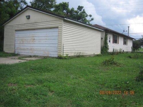 622 Elm St, Washington Ch, OH 43160-2527