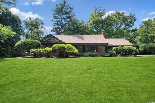 7 Empire Ct, Huntington Station, NY 11746-6700