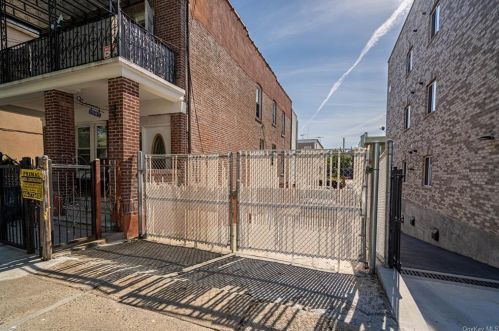 1847 Barnes Ave, Bronx NY  10462-3607 exterior