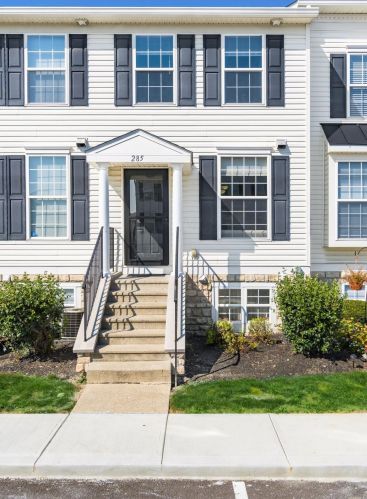 285 Slippery Elm Dr, Blacklick, OH 43004-8432