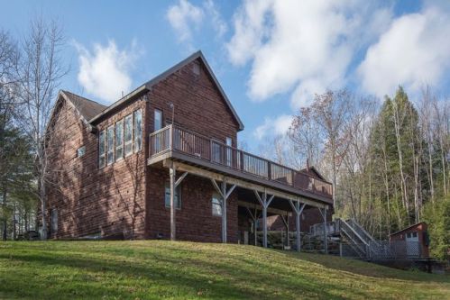 297 Oak St, Newport NH  03773-3006 exterior
