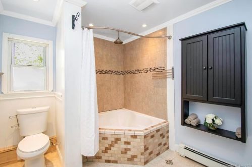 41 Talcott Rd, Glastonbury CT  06033-2918 exterior