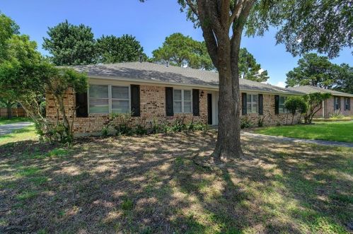 809 Skylark Dr, Denton, TX 76205-8013